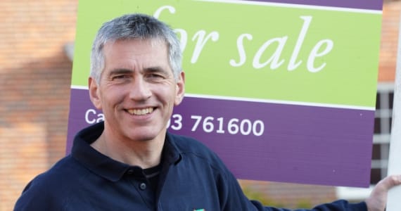 Estate agency board erectors - Find your local operator